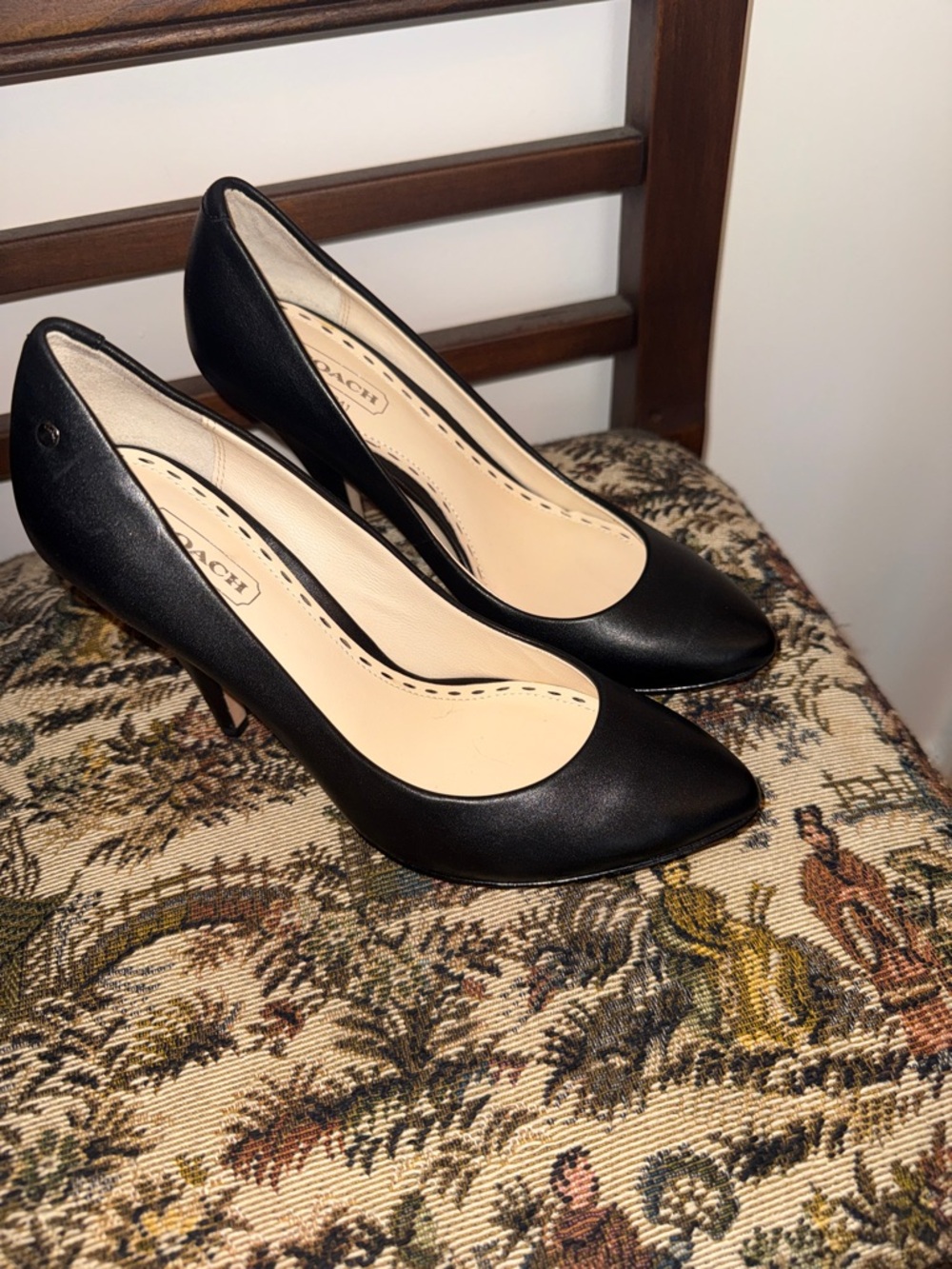 Coach Finley Black Leather Pointed Toe Heel Pumps Size 5.5 B - Picture 8 of 12